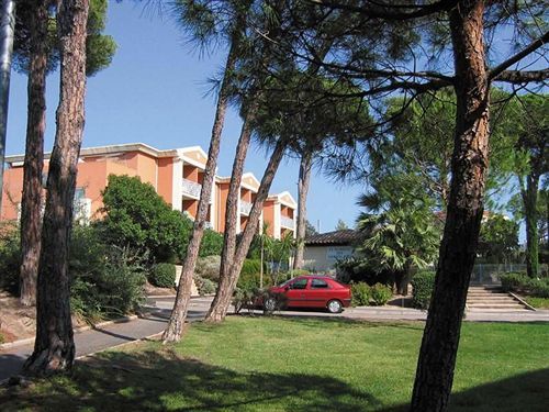 Lagrange Vacances Le Domaine Des Grands Pins Saint-Raphaël 외부 사진
