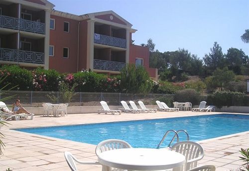 Lagrange Vacances Le Domaine Des Grands Pins Saint-Raphaël 외부 사진