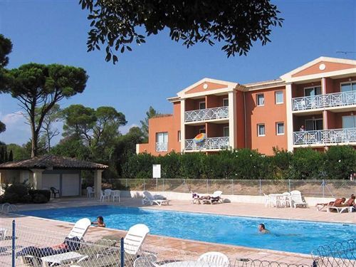 Lagrange Vacances Le Domaine Des Grands Pins Saint-Raphaël 외부 사진